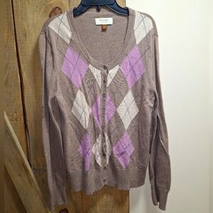 A Sonoma Argyle long sleeve cardigan sweater in a ladies size XL. Pre-loved